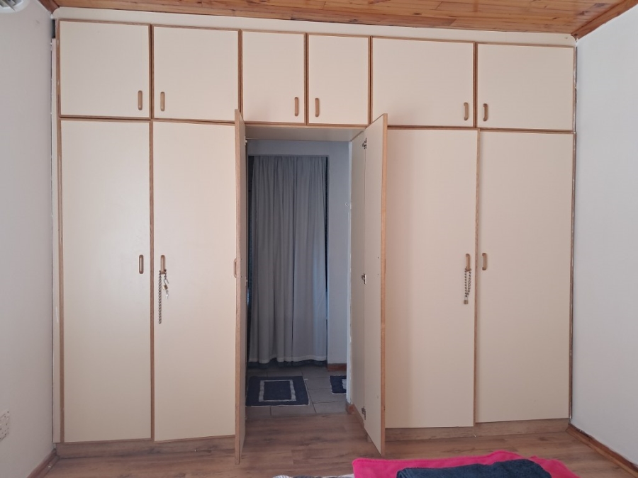 To Let 7 Bedroom Property for Rent in Humansdorp Eastern Cape